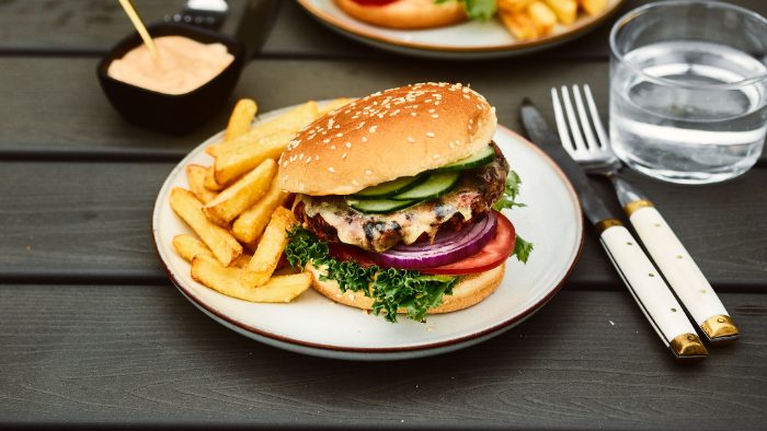 Svartbaunaborgari með cheddarosti og chilimajó