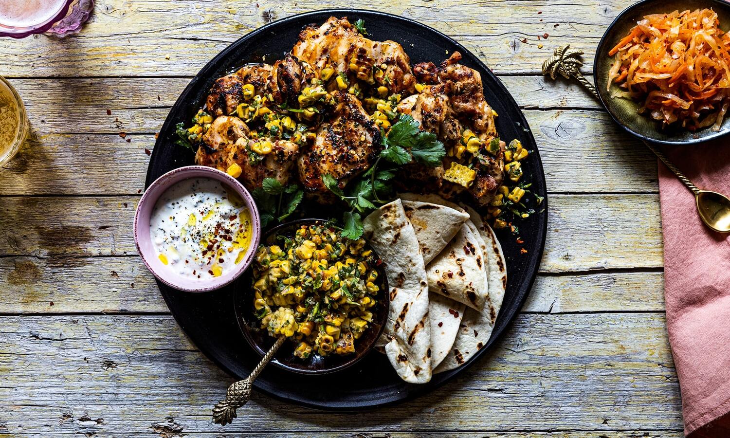 Grilluð kjúklingalæri með maíssalsa og súrmjólkursósu