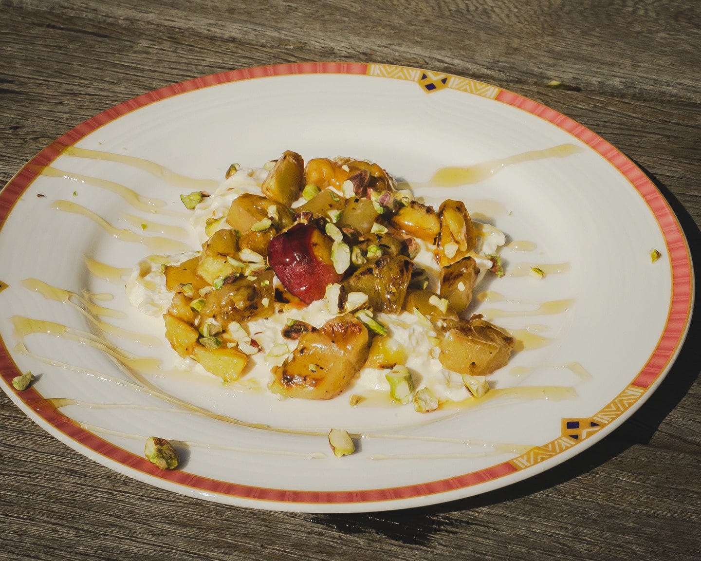 Burrata með grilluðum ávöxtum