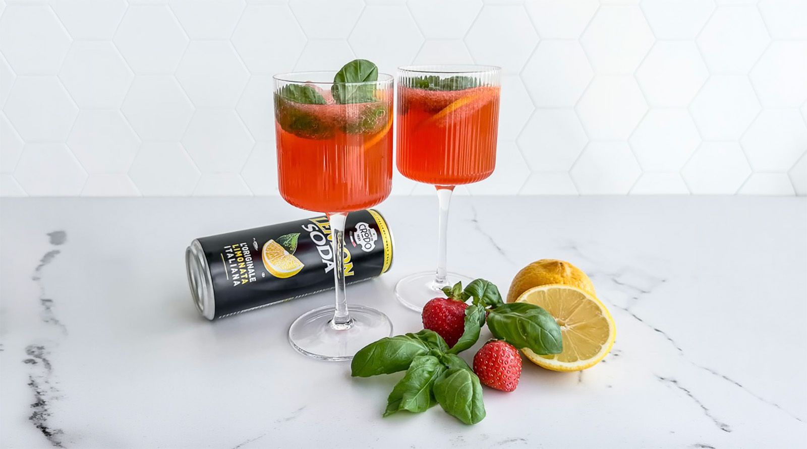 Spicy jarðarberja- og basil spritz